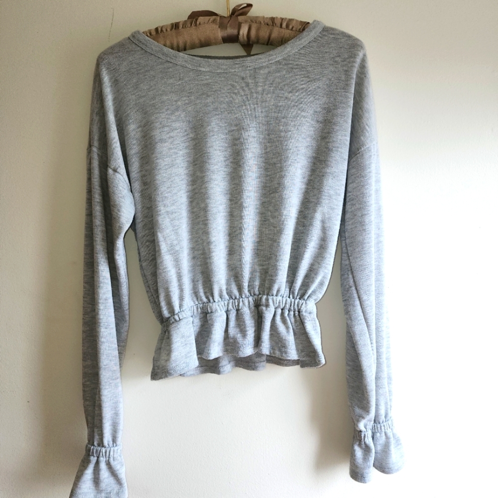 Tresics Chic Gray Sweatshirt